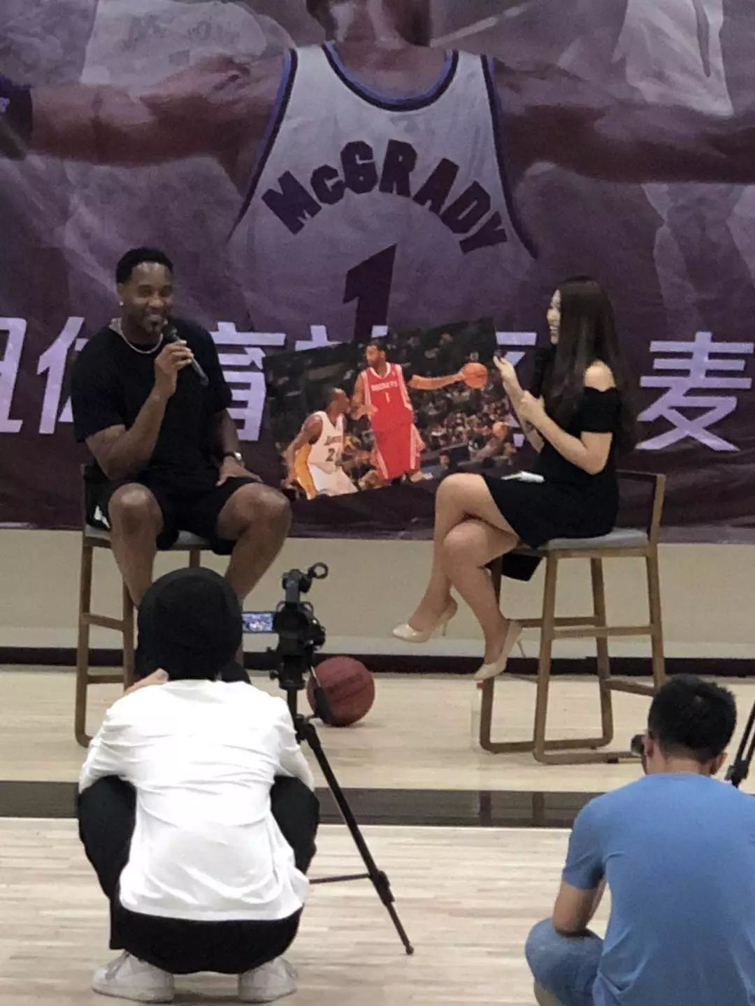 卡卢卢：斯帕莱蒂要求很高；我们可以随时切换三后卫或四后卫（卡卢卢：斯帕莱蒂要求严格，阵型可随时在三后卫与四后卫间切换）