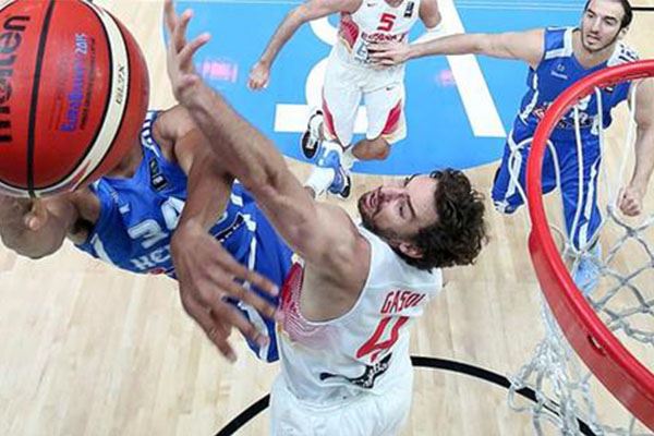 球场角力，美国和巴拉圭热身赛补时阶段发生大规模冲突（补时阶段爆发大规模冲突，美国与巴拉圭热身赛演变为场上对峙）