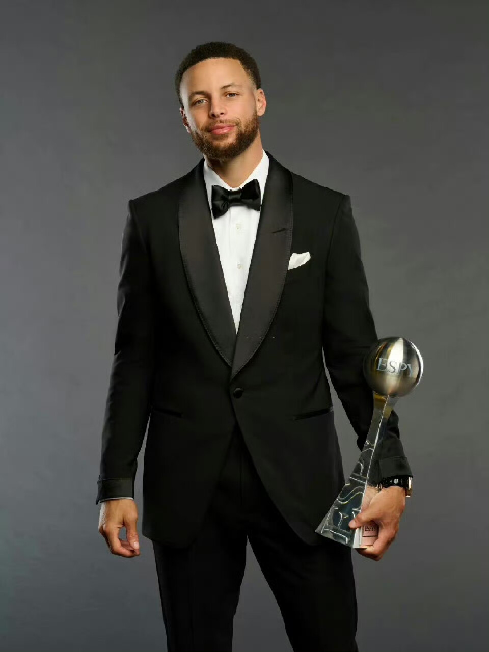 塞维总监：塞维主席小德尔尼多一天在俱乐部工作16小时（塞维总监：主席小德尔尼多每天在俱乐部工作16小时）