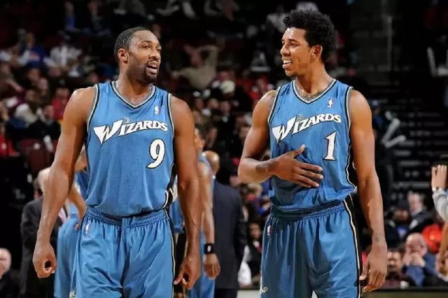 内马尔：我的心永远属于桑托斯；之后将进行膝盖半月板手术（内马尔表态心属桑托斯，随后将接受膝盖半月板手术）